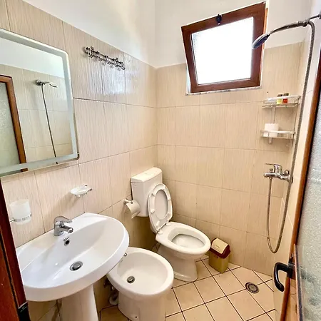 Xhou's Hostel