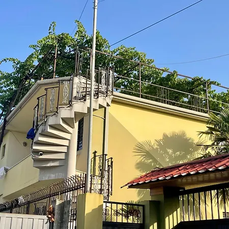 Xhou's אכסניה *